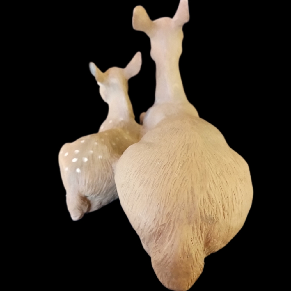 Rare Vintage Universal Statuary Doe/Fawn Figurine Numbered - Picture 4 of 10
